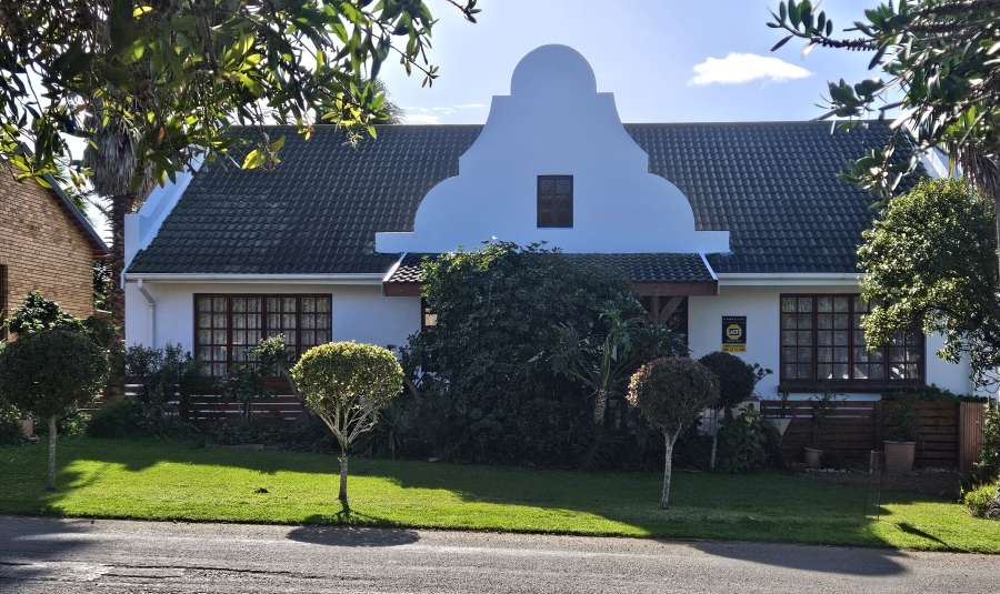 4 Bedroom Property for Sale in Wavecrest Eastern Cape